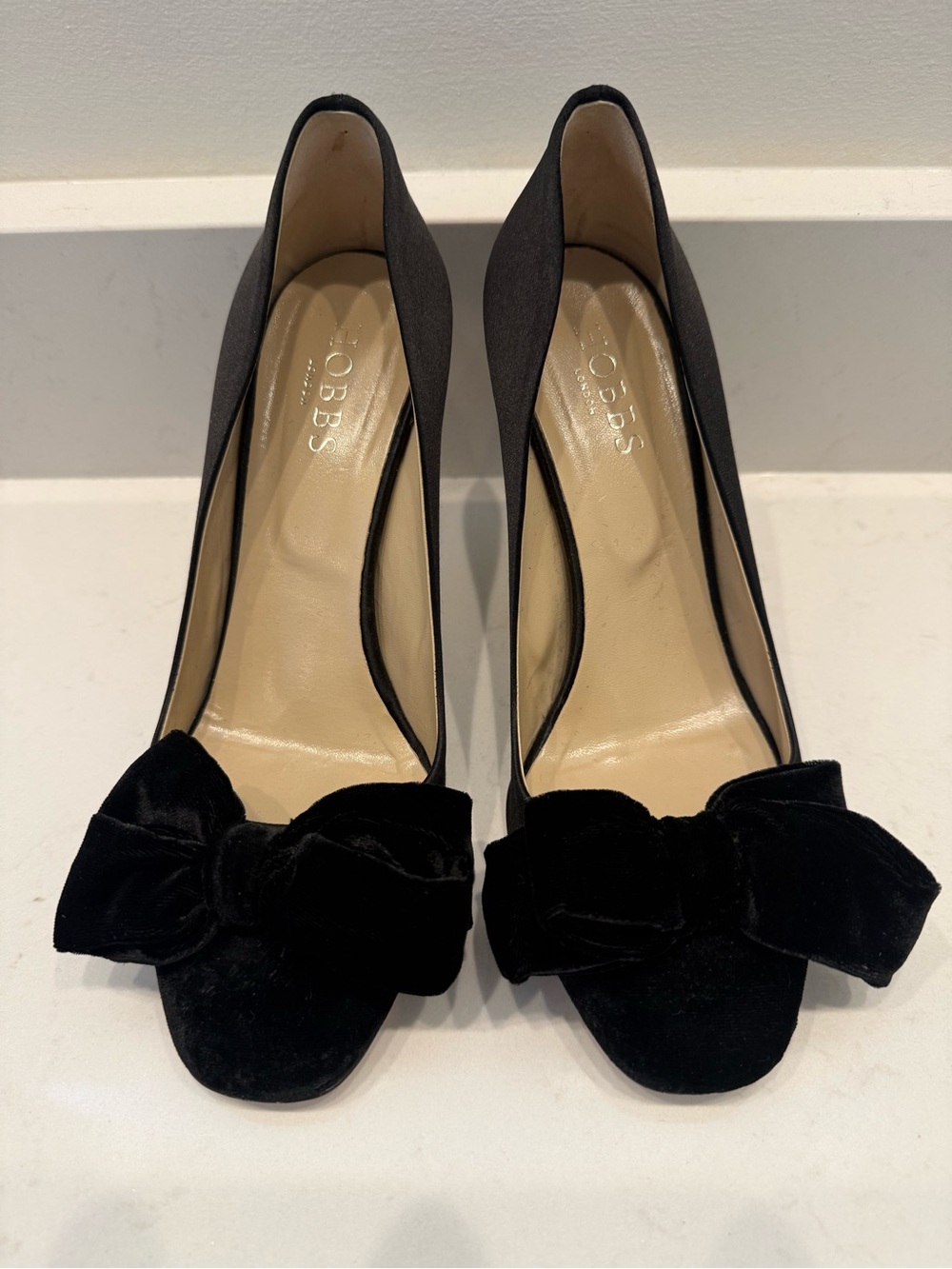 Hobbs London Court High Heel Black Satin Velvet Bow Shoes size 37 US 6